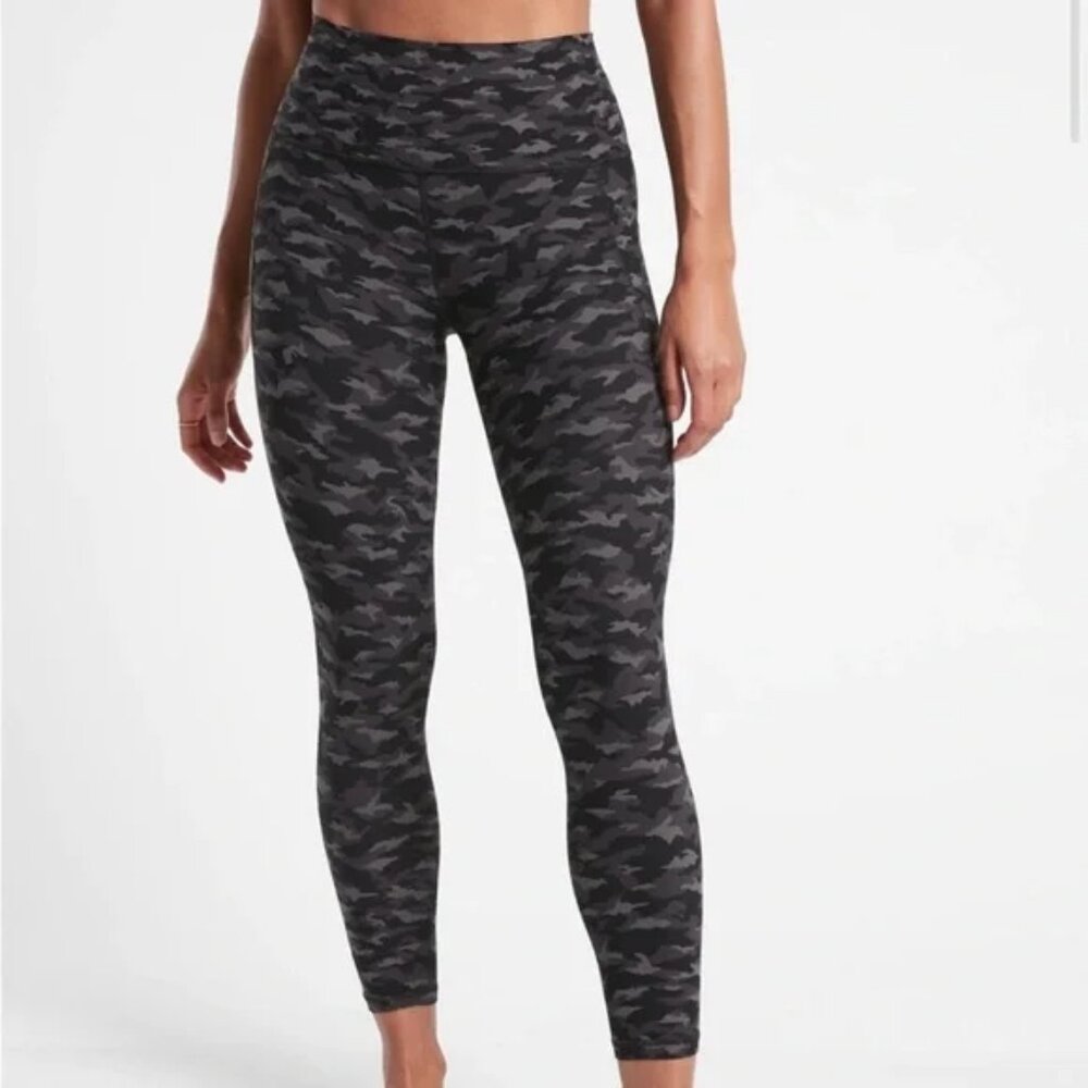 [Athleta] Salutation Stash Pocket II 7/8 Tight in Camo Small